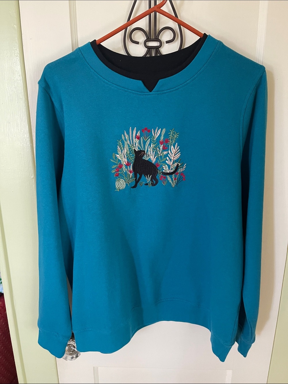 Women's Teal Crewneck Sweatshirt with Embroidered Cat